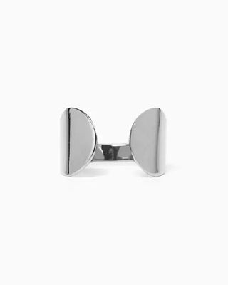 Découvrez la bague argentée Cléon de Chic Alors chez CQFD Avignon. Un modèle ajustable en laiton argenté aux lignes épurées, fabriqué en France.