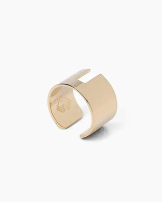 Découvrez la bague ajustable Native doré de Chic Alors chez CQFD Avignon. Modèle géométrique ajouré en laiton doré à l'or fin 24k, fabriqué à Paris.