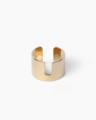 Découvrez la bague ajustable Native doré de Chic Alors chez CQFD Avignon. Modèle géométrique ajouré en laiton doré à l'or fin 24k, fabriqué à Paris.