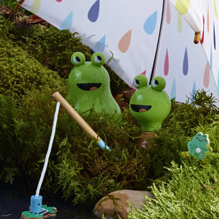 La tendre boîte à musique Babeth la rainette en bois du Jura. Berceuse mécanique « Fais dodo » sans piles pour les minis. À chiner chez CQFD Avignon !