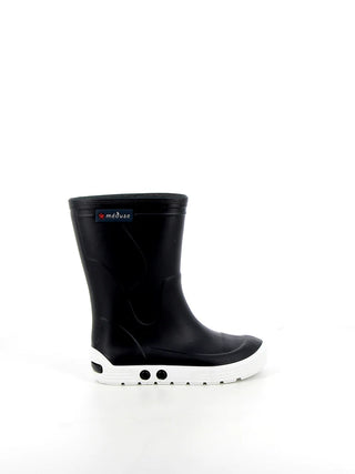 Découvrez les bottes de pluie Airport Méduse® bleu marine. Imperméables, anti-glisse et 100% recyclables. La qualité française pour vos enfants chez CQFD Avignon.