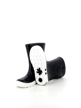 Découvrez les bottes de pluie Airport Méduse® bleu marine. Imperméables, anti-glisse et 100% recyclables. La qualité française pour vos enfants chez CQFD Avignon.