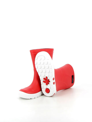 Découvrez les bottes de pluie Airport Méduse® rouges. Imperméables, anti-glisse et 100% recyclables. La qualité et le style français pour vos enfants chez CQFD Avignon.