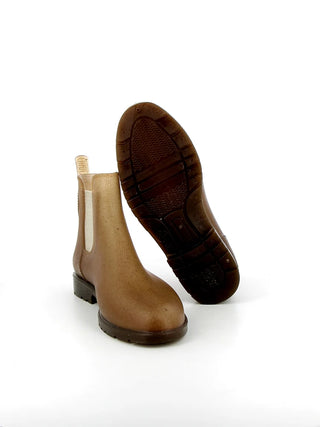 Découvrez la bottine Jumpnat Méduse® en chanvre et PVC. Imperméable, durable 15 ans et fabriquée en France. L'innovation durable et stylée chez CQFD Avignon.