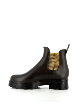 Découvrez la bottine Jultess Méduse®. Look chunky marron et noir, semelle compensée, 100% recyclable et fabriquée en France. Soyez stylée sous la pluie chez CQFD.
