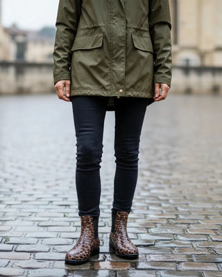 Craquez pour les bottines Jumpardi Méduse® imprimé léopard. 100% imperméables, vegan et fabriquées en France. Le style sauvage et chic chez CQFD Avignon.