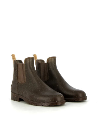 Adoptez les bottines de pluie Jumpnat chanvre foncé Méduse x Plasticana chez CQFD Avignon. Imperméables, recyclables et 100% Made in France !
