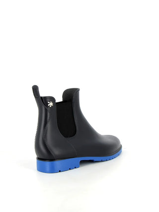 Découvrez les bottines Jumpy Méduse® marine et bleu. Imperméables, durables 15 ans et 100% recyclables. Le savoir-faire français pour enfants chez CQFD Avignon.
