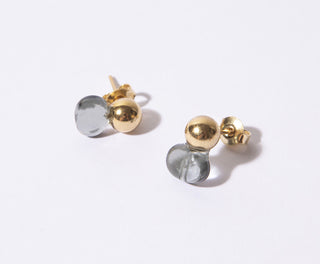 Craquez pour les puces Smack de Chic Alors chez CQFD Avignon. En argent 925 doré & verre artisanal fait main en France. Uniques, douces & 100% Made in France !