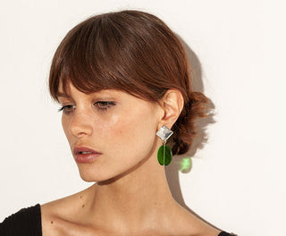 Sublimez votre allure avec les boucles YSL Chic Alors chez CQFD Avignon. Doré 24K & verre artisanal fait main. Édition limitée 100% Made in France !