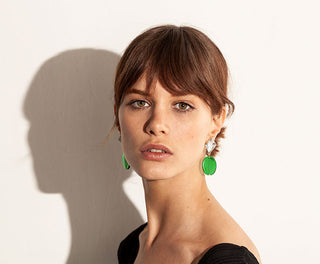 Sublimez votre allure avec les boucles YSL Chic Alors chez CQFD Avignon. Doré 24K & verre artisanal fait main. Édition limitée 100% Made in France !