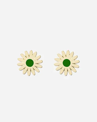 Découvrez les boucles à clips Daisy de Chic Alors chez CQFD Avignon. Un modèle pâquerette en or fin 24k et émail vert pour oreilles non percées, fait à Paris.