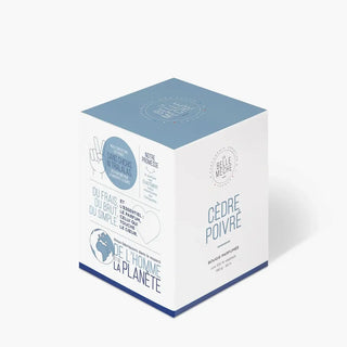 La bougie Cèdre Poivré de La Belle Mèche. Un sillage résineux de pinède, cire de soja 100% naturelle et parfum de Grasse. Une bulle d'air chez CQFD Avignon !