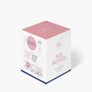 L'iconique bougie Rose Patchouli de La Belle Mèche. Un sillage sensuel et oriental, cire de soja 100% naturelle et parfum de Grasse. Dispo chez CQFD Avignon !