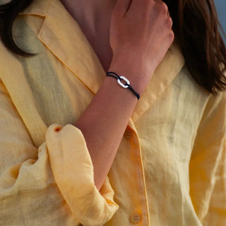 Découvrez le bracelet Maillon plaqué argent 16mm Le Vent à La Française chez CQFD Avignon. Cordon garanti à vie, résistant à l'eau, fabriqué en France.