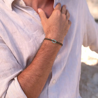 Découvrez le bracelet Maillon plaqué argent 16mm Le Vent à La Française chez CQFD Avignon. Cordon garanti à vie, résistant à l'eau, fabriqué en France.