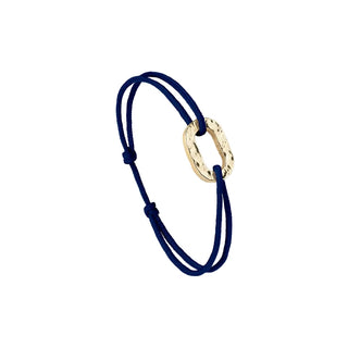 Découvrez le bracelet Maillon Plat Martelé en plaqué or du Vent à la Française chez CQFD. Bijou unisexe, cordon garanti à vie et fabriqué en France.