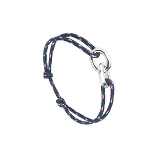 Le bracelet Union Le Vent à La Française BBR est composé de deux maillons enlacés en plaqué argent 10 microns, monté sur un cordon résistant à l’eau, garanti à vie.