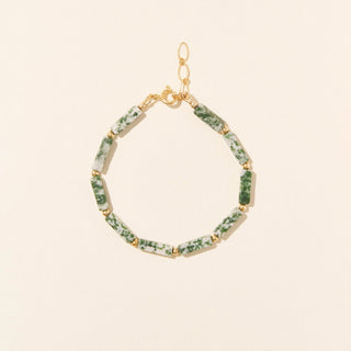 Découvrez le bracelet Jaspe Verte de Camille Colette Studio. Pierres naturelles et gold filled 14k résistant. Bijou artisanal fabriqué à Bordeaux chez CQFD Avignon.