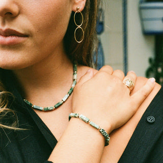 Découvrez le bracelet Jaspe Verte de Camille Colette Studio. Pierres naturelles et gold filled 14k résistant. Bijou artisanal fabriqué à Bordeaux chez CQFD Avignon.