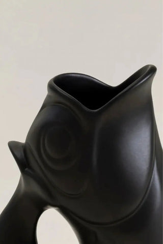 Craquez pour la célèbre carafe GlouGlou ébène mat de la Manufacture de Charolles chez CQFD Avignon. 100% fait main en France. Pièce design iconique !