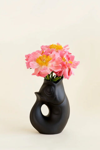 Craquez pour la célèbre carafe GlouGlou ébène mat de la Manufacture de Charolles chez CQFD Avignon. 100% fait main en France. Pièce design iconique !
