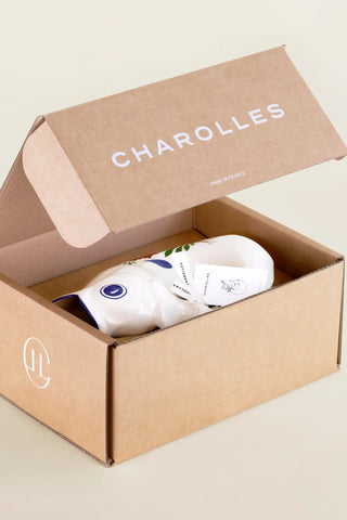 Craquez pour la carafe GlouGlou œillet peint main de la Manufacture de Charolles chez CQFD Avignon. Pièce unique 100% fait main en France. Labellisée EPV.