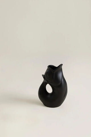 Craquez pour la célèbre carafe GlouGlou ébène mat de la Manufacture de Charolles chez CQFD Avignon. 100% fait main en France. Pièce design iconique !