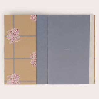 Découvrez le carnet journal Charles de Season Paper chez CQFD Avignon. 128 pages en 3 sections, dorure chic, encres végétales, 100 % fabriqué en France.