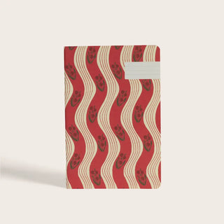 Découvrez le carnet de notes A5 Amor de Season Paper chez CQFD Avignon. 64 pages lignées, papier offset ivoire, encres végétales, 100 % fabriqué en France.