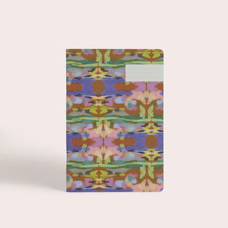 Découvrez le carnet de notes A5 Ikat de Season Paper chez CQFD Avignon. 64 pages lignées, papier offset ivoire, encres végétales, 100 % fabriqué en France.