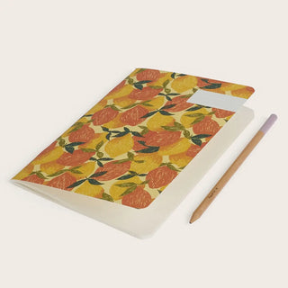 Découvrez le carnet de notes A5 Limonata de Season Paper chez CQFD Avignon. 64 pages lignées, papier offset ivoire, encres végétales, 100 % fabriqué en France.