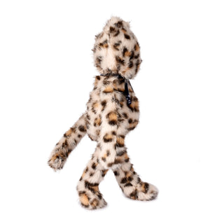 Découvrez le Chat Léo Méloé de 37 cm. Peluche haut de gamme faite main en Bretagne. Coloris roux, douceur absolue, garantie à vie et certificat d'authenticité.