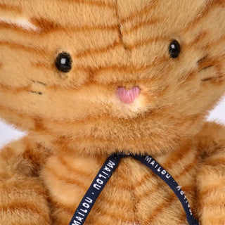 Découvrez le Chat Rooxy Méloé 37 cm Maïlou Tradition chez CQFD Avignon. Peluche ultra-douce 100 % faite en Bretagne, certificat & garantie à vie.