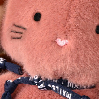 Offrez le chat Méloé (37cm) de Maïlou Tradition chez CQFD Avignon. Peluche artisanale fabriquée en Bretagne. Qualité luxe, douceur infinie et certifiée CE.