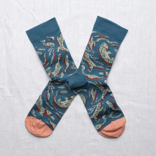 Explorez les fonds marins avec les chaussettes "Animaux" de Bonne Maison chez CQFD Avignon. Coton égyptien premium, coloris Bleu Abysse, fabriquées en France.