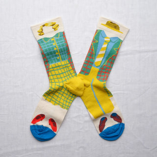 Découvrez les chaussettes "Costume Naturel" de Bonne Maison chez CQFD Avignon. Un design artistique et coloré en coton égyptien premium fabriqué en Europe.