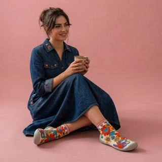 Craquez pour les chaussons Flower Power Collégien chez CQFD Avignon. Semelle ergonomique antidérapante, motif floral, lavables & 100% Fabriqués en France !
