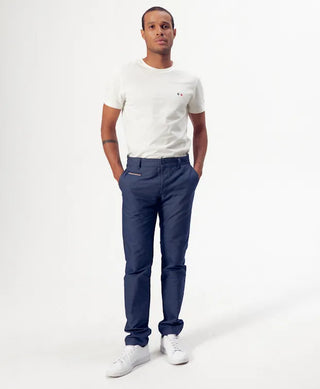 Découvrez le chino homme Carlito bleu de La Gentle Factory chez CQFD Avignon. En pur coton bio certifié GOTS, coupe droite souple et fabriqué en France.