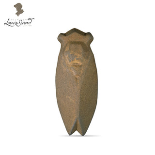 La Cigale Évocation de Louis Sicard est une cigale en faience design. Entièrement décorée à la main à Aubagne, chaque pièce est unique.