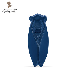 La Cigale Évocation de Louis Sicard est une cigale en faience design. Entièrement décorée à la main à Aubagne, chaque pièce est unique.