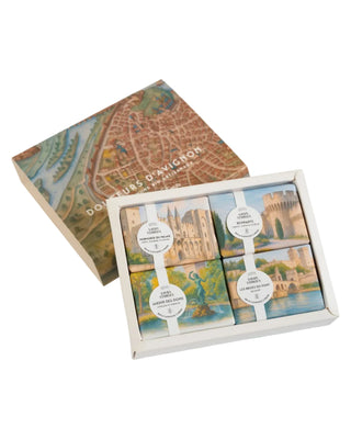 Découvrez le Coffret Douceurs d'Avignon de Savon Stories chez CQFD. 4 savons artisanaux bio, saponifiés à froid, inspirés par Avignon. 100% actifs, sans eau et Made in France.