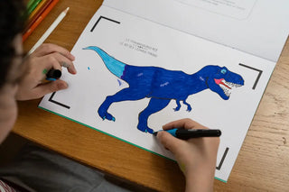 Découvrez le cahier animé Les Dinosaures des Éditions Animées. Un livre interactif magique avec l'appli BlinkBook pour éveiller les petits savants chez CQFD.