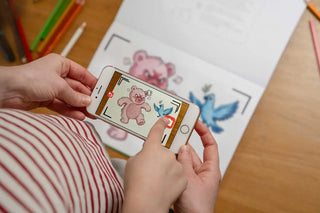 Découvrez le cahier animé Les Émotions des Éditions Animées. Un livre interactif et bienveillant avec l'appli BlinkBook pour grandir sereinement chez CQFD.