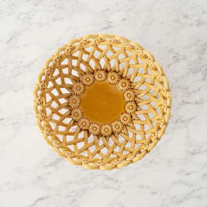 Corbeille tressée iconique sur pied Maison Pichon Uzès