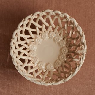 Corbeille tressée iconique sur pied Maison Pichon Uzès