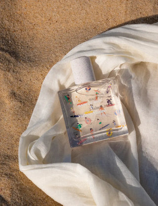 Découvrez Bain de Midi par Maison Matine chez CQFD Avignon. Un parfum solaire aux notes de tiaré et coco. Bio, éco-responsable et fabriqué en France. 50ml.