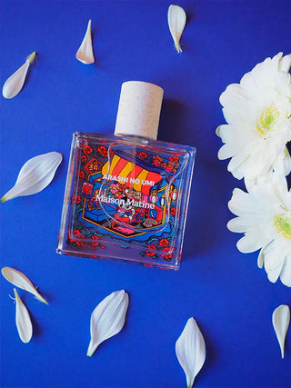 Découvrez Arashi no umi de Maison Matine chez CQFD Avignon. Un parfum frais et pétillant aux notes de pomme, jasmin et cèdre. Bio, unisexe et fabriqué en France.