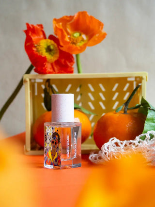 Craquez pour le parfum Warni Warni de Maison Matine chez CQFD Avignon. Une fragrance mixte, fleurie et épicée à base d'alcool de blé bio. Fabriqué en France.