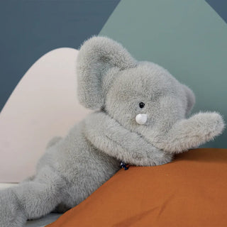 Découvrez l'éléphant Sowen 40cm, une peluche d'exception faite main en Bretagne par Maïlou Tradition (EPV). Ultra-doux, certifié CE et idéal pour un cadeau de naissance luxe.
